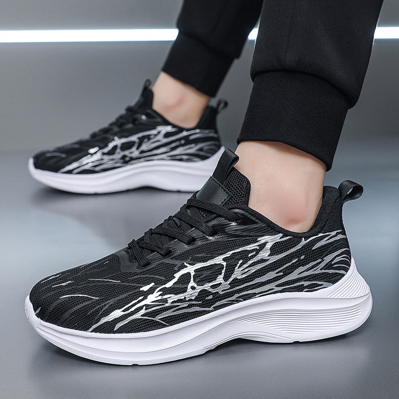 Large-size men's summer sneakers, lightweight and breathable, size 50, suitable for middle school students, with shock-absorbing cushioning and a soft sole, white casual shoes