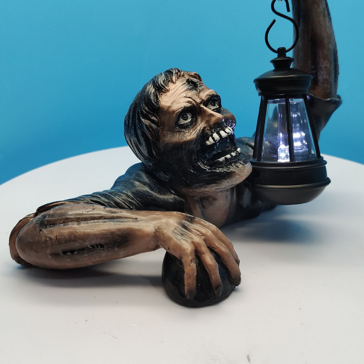 Halloween Ghost Festival Zombie Lantern Decoración de artesanía de resina Casa embrujada Jardín Decoración de terror Decoración Zombie Lantern