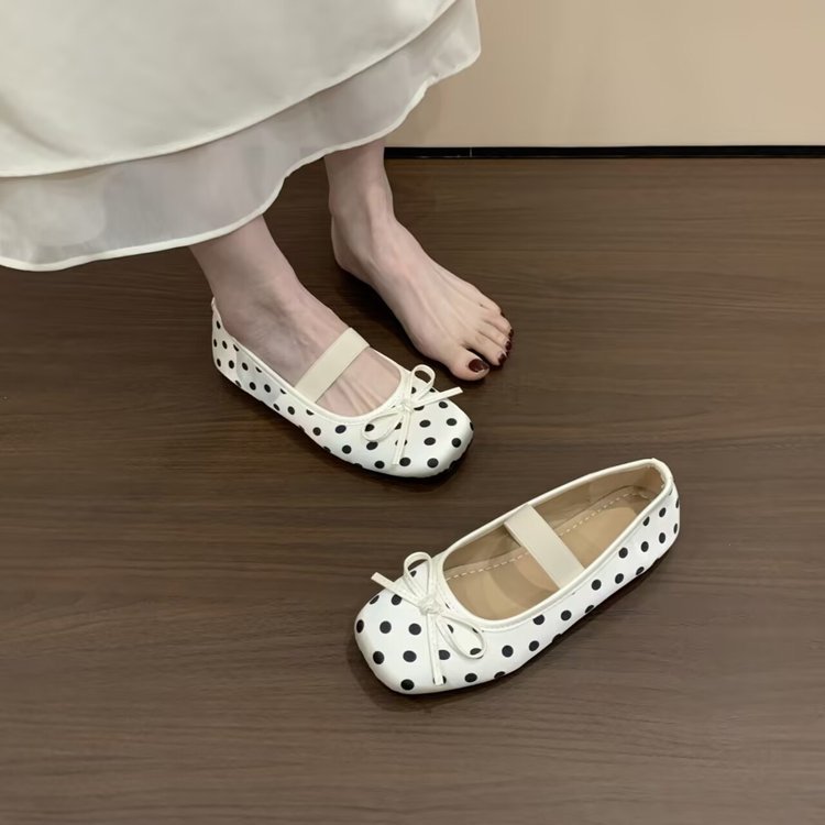 Zapatos franceses de punto de onda de primavera y verano de 2026 para mujeres nuevas zapatos de estilo plano de moda universal con un zapato simple