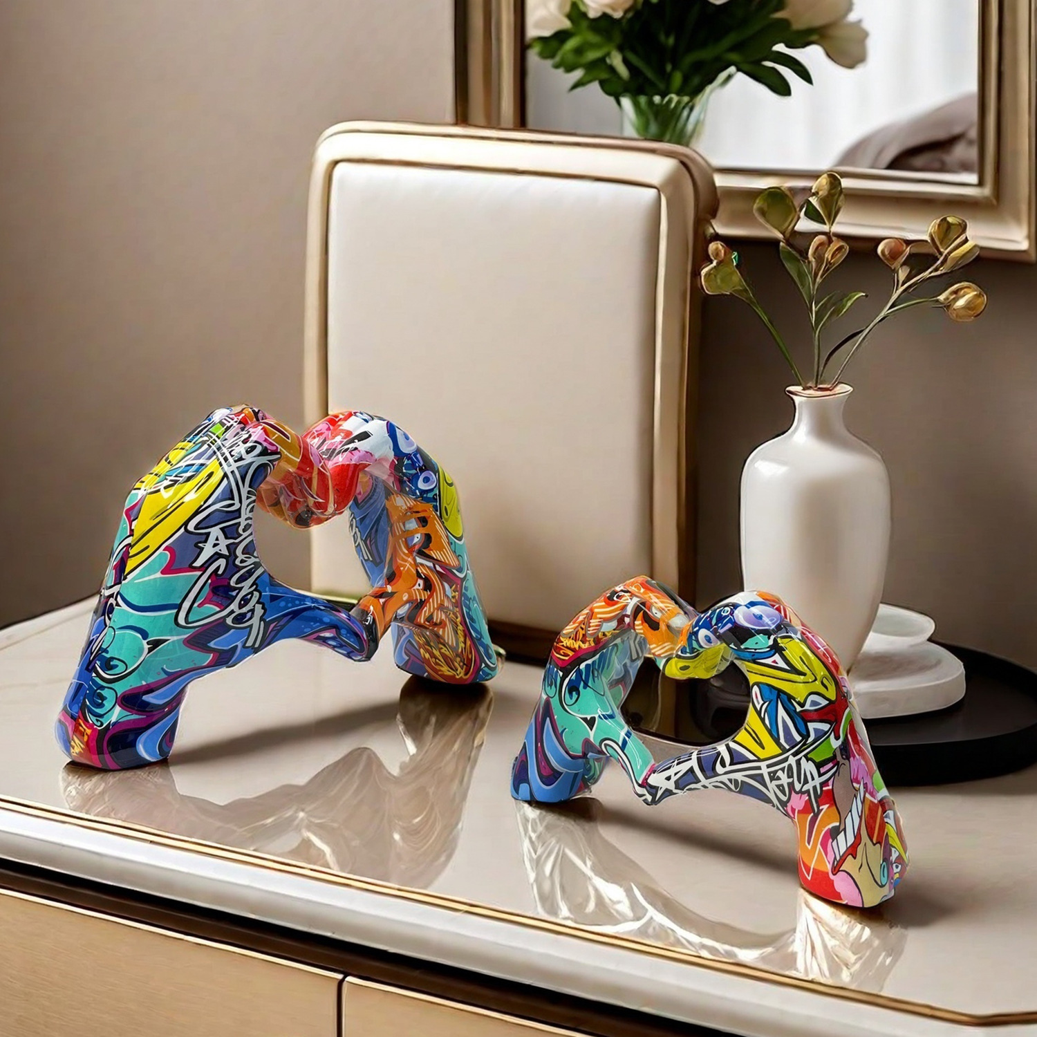 Cross-Border Graffiti Heart-Shaped Hand Ornaments for Home, Living Room, Office, Wine Cabinet, Exhibition Hall, Resin Crafts, Decorations, Handmade