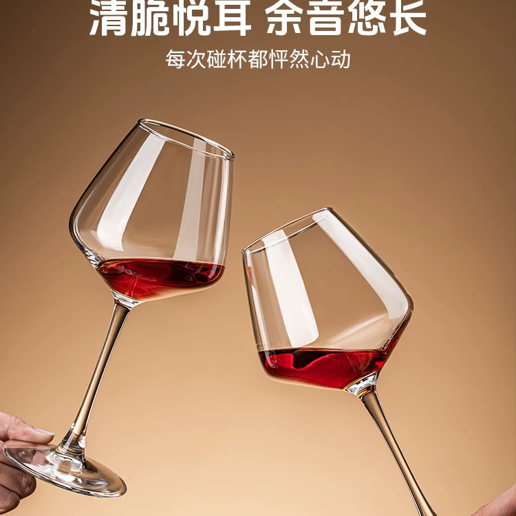 High-end set, wine decanter, wineglass, light luxury style