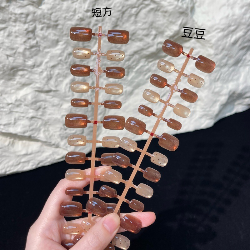 Autumn and Winter Khaki Polka Dot Press-On Nails That Enhance Complexion, Sweet and Elegant, with a High-End Feel, Nail Polish Gel Spray-On Pre-Made Nail Pieces Wholesale