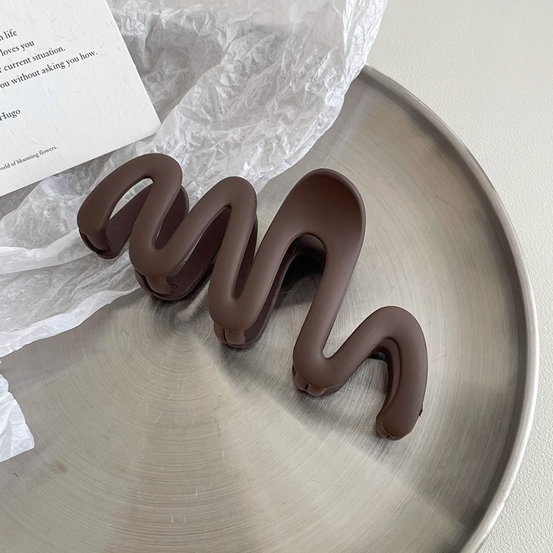 Leche marrón grande clip hembra red rojo invierno felpa horquilla trasera cabeza clip horquilla tocado tiburón clip al por mayor