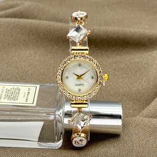 New cross-border light luxury diamond letter chain bracelet women's watch adjustable quartz watch temperament hottest watch wholesale