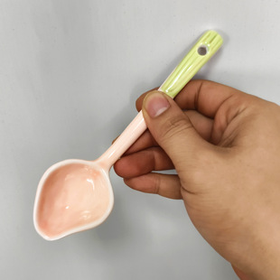 �¿��ݮ�մ�����ʢȜ���strawberry ceramic spoon��ɫ�{��