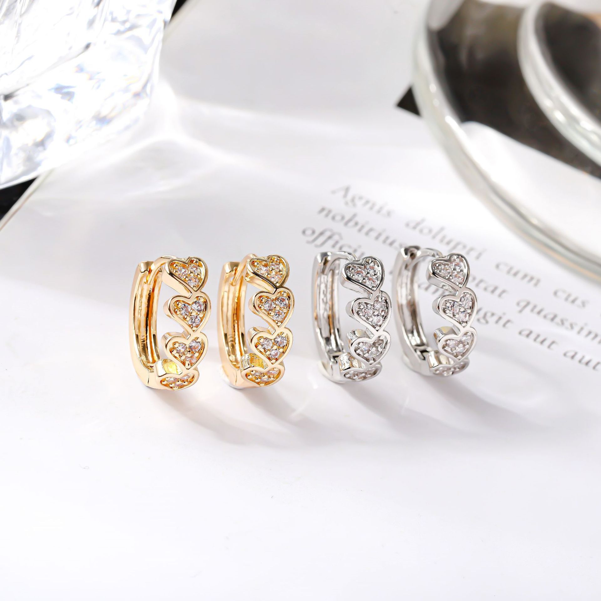 일본과 한국의 간단한 세 사랑 귀걸이 절묘한 기질 하트 모양의 귀걸이 도매 차가운 고급 귀걸이