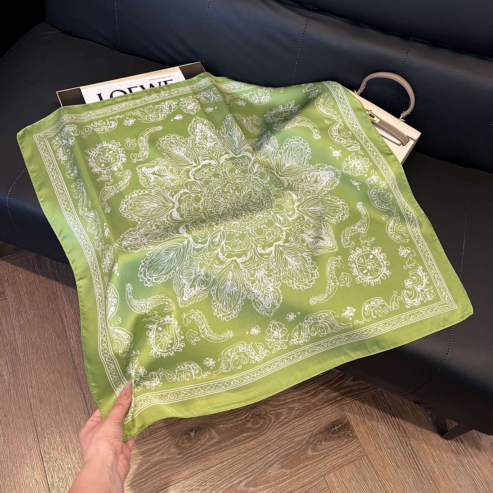 Transfronterizos nuevos bufandas de seda azul de alto nivel de seda cuadrada de simulación bufandas de moda de decoración de moda de combinación bolsa correa de pelo bufandas profesionales