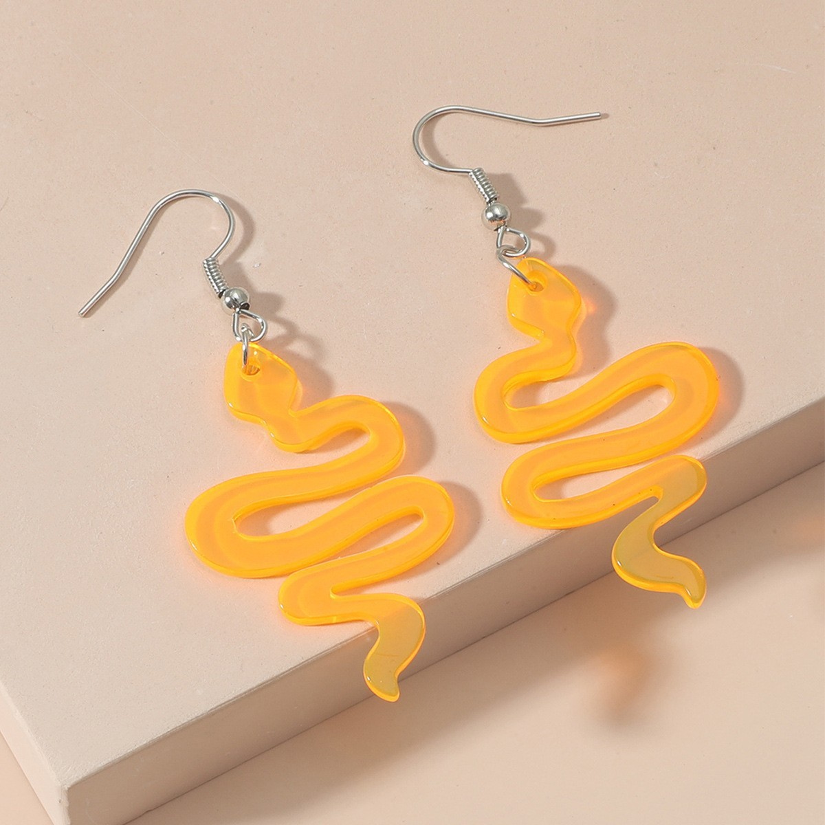 Creative transparent retro fashionable acrylic earrings