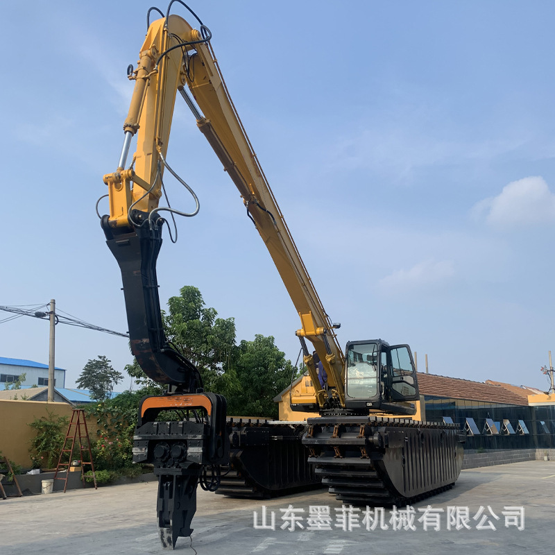 山东船挖厂家 河道水陆两用挖泥船 多功能履带两栖挖掘机