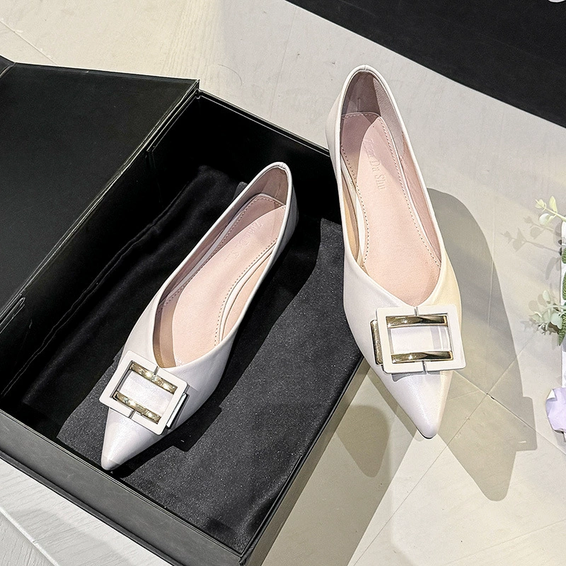 Новые весенние женские туфли 2025 года: мягкие лоферы на плоской подошве, универсальные туфли с острым носком, большие размеры 41-43