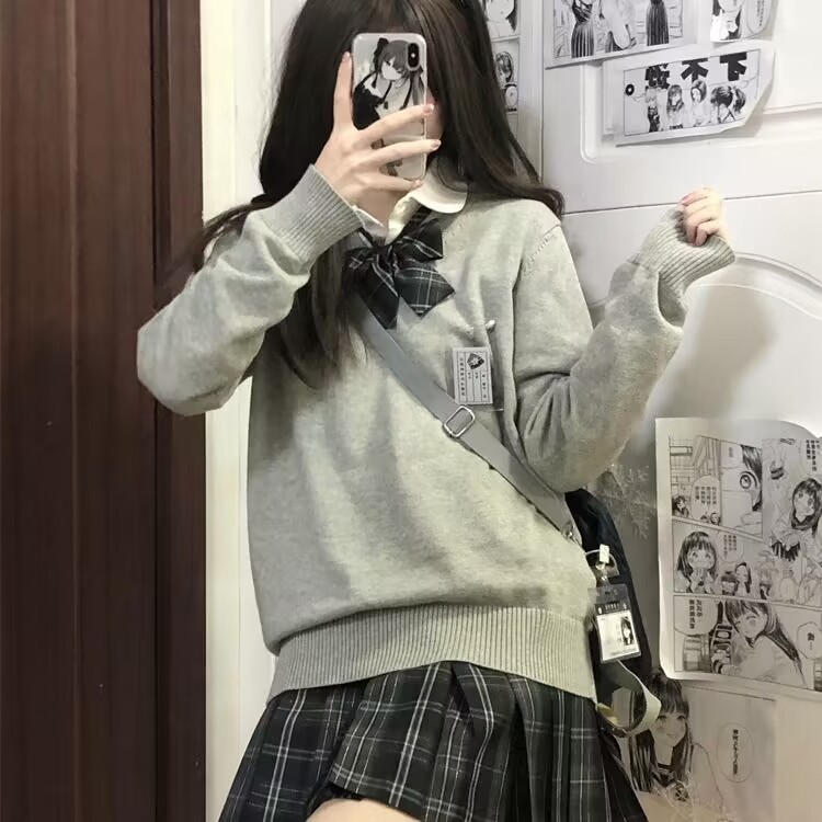 Escuela de vestir con camisa de punto de color sólido suéter de invierno y otoño plegado con chaqueta de manga larga de cuello en V JK tipo suelto