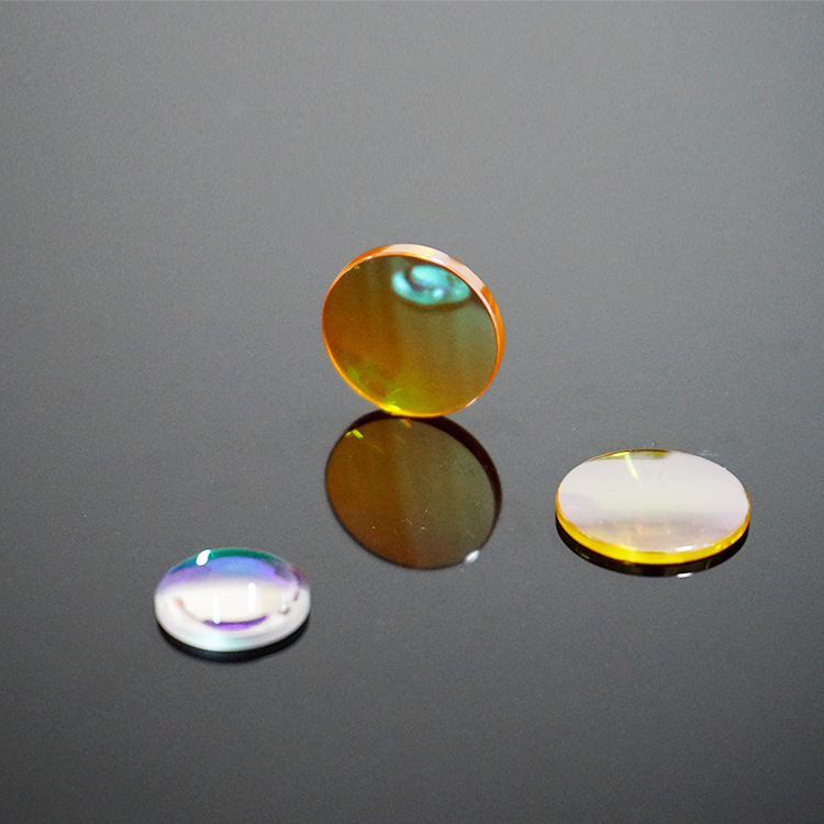 Monolithic focusing lens 5