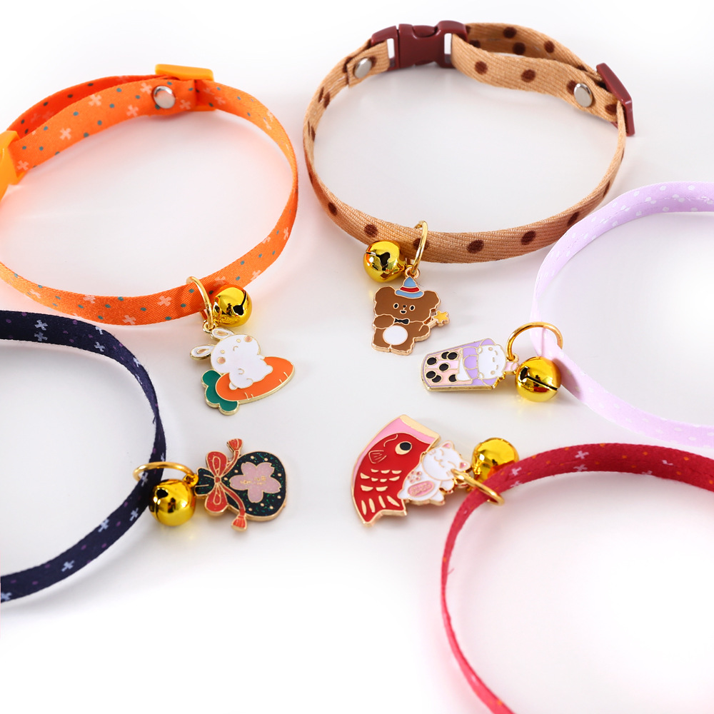 Points de onda pequeña bolsa de flores de botón campana ajustable collar de mascota gatos perros cachorros osos collares accesorios de pez de Año Nuevo
