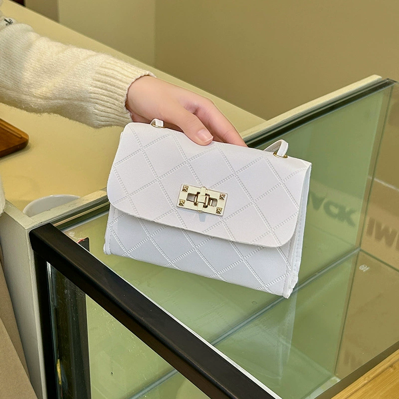 Постоянная маленькая сумка с узором из diamonds?
