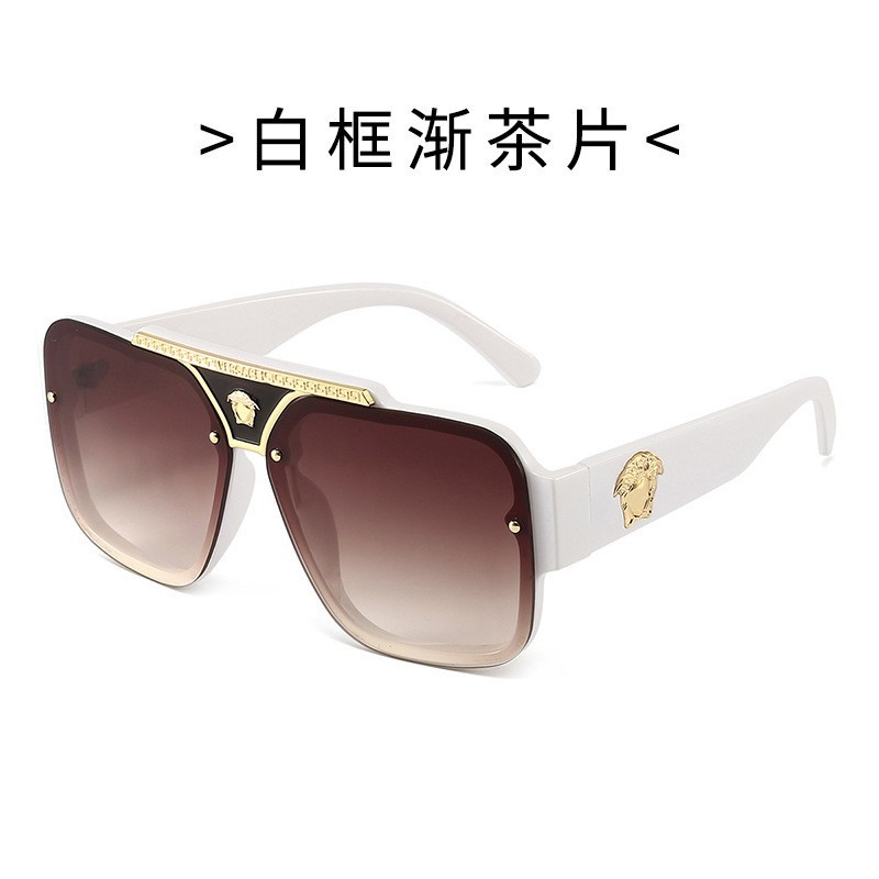 흰색 프레임 점차적으로 차 조각