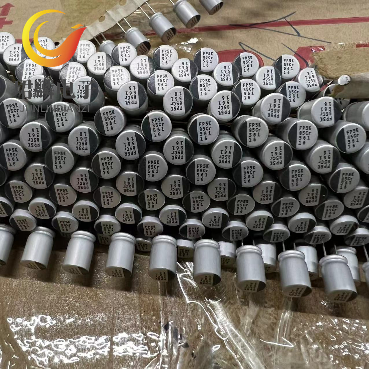 16V560UF 8X12 富士通固态电容 FP-016RE561M-NEK-5KHATH 插件DIP