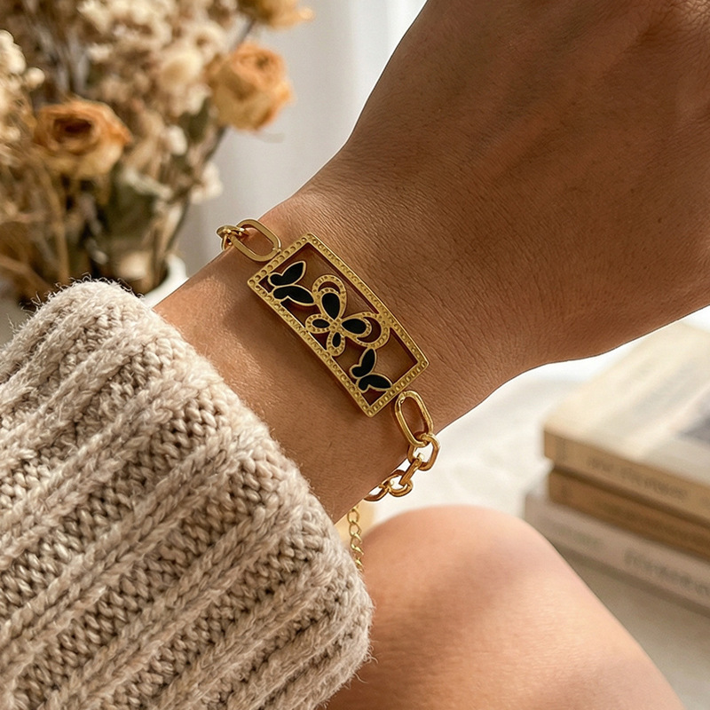 Cross-Border Hot-Selling Gold Hollow Butterfly Square Pendant Bracelet with a Vintage Design, Niche and Versatile Commuter Jewelry