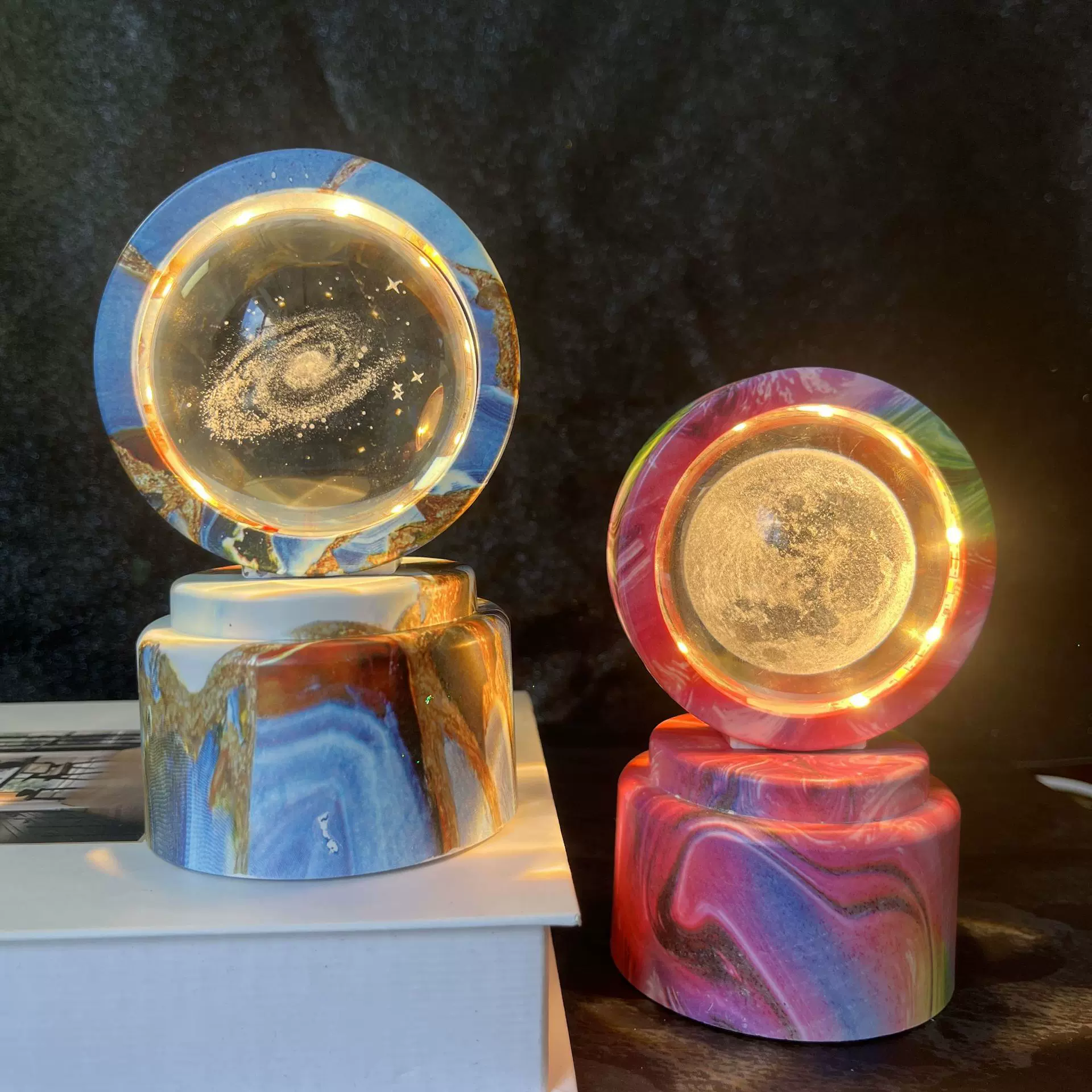 跨境热款水晶球旋转灯座星系太阳系新款发光小夜灯批发水晶球摆件