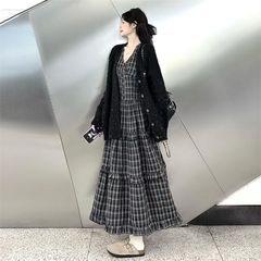秋季套装一整套穿搭高腰显瘦格纹背心连衣裙女+黑色针织开衫毛衣