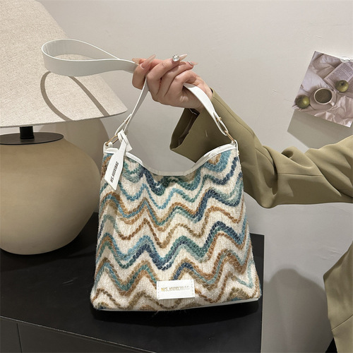 Large capacity fashionable Korean style simple shoulder bag women's 2024 early spring new versatile ins casual bag tote bag