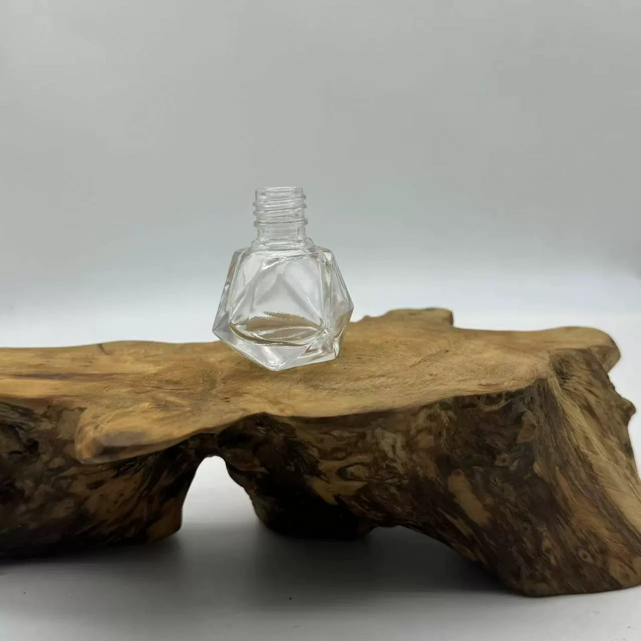 Прямые продажи с фабрики, прозрачная стеклянная бутылка с ромбом