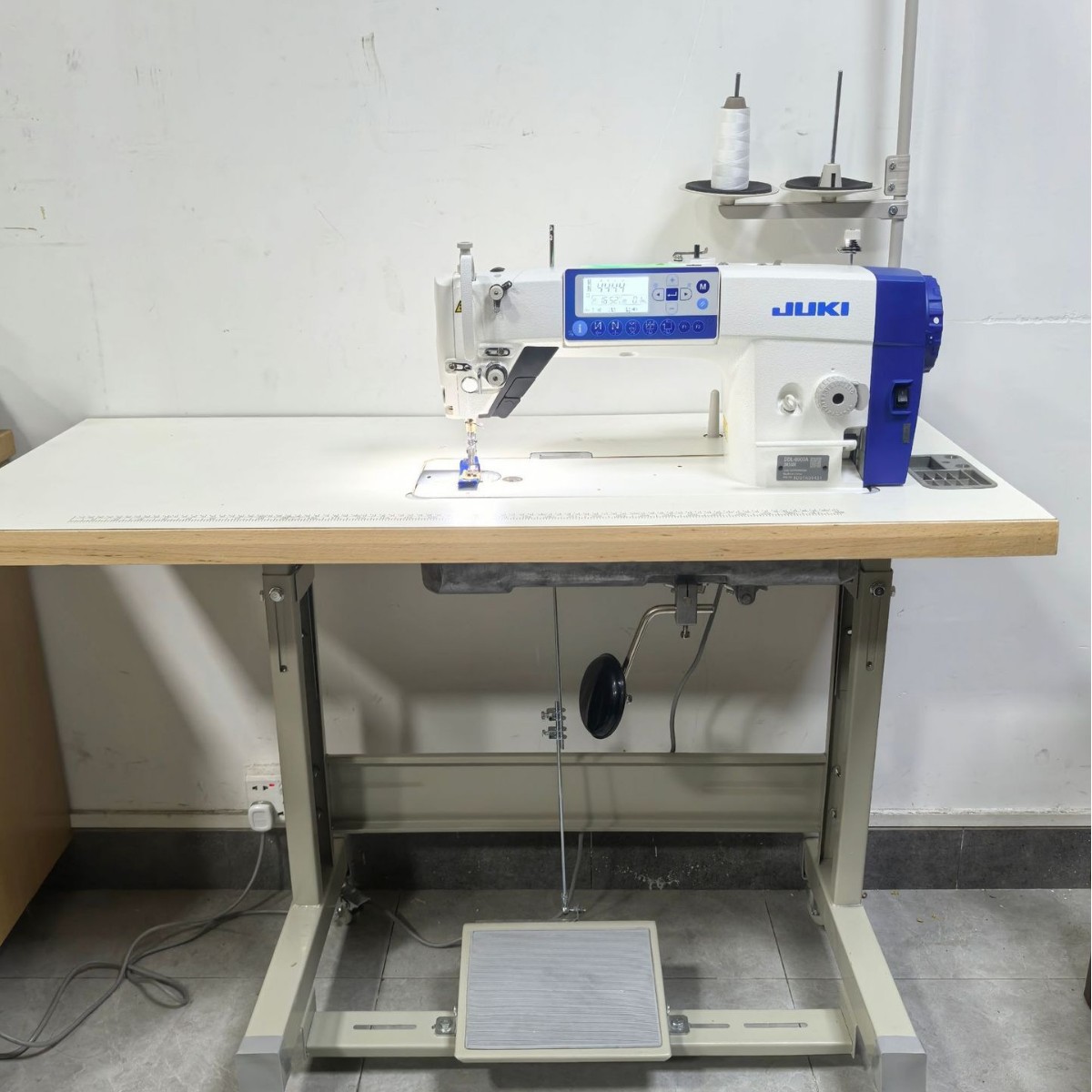 Venta al por mayor juki máquina pesada ddl8000 computadora máquina de coser plana ropa bolsas gruesas y delgadas todo-comer importado máquina de coser industrial