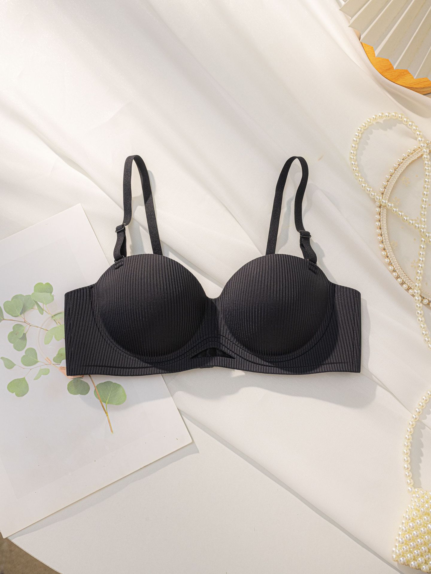 Venta directa de fábrica comercio electrónico transfronterizo Sudeste de Asia Vietnam Tailandia damas sin costuras pecho pequeño tridimensional colección lateral sujetador