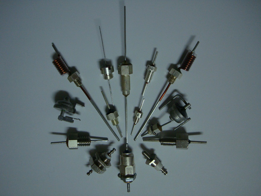 FTA302ESL220MMZZ穿芯电容馈通滤波器