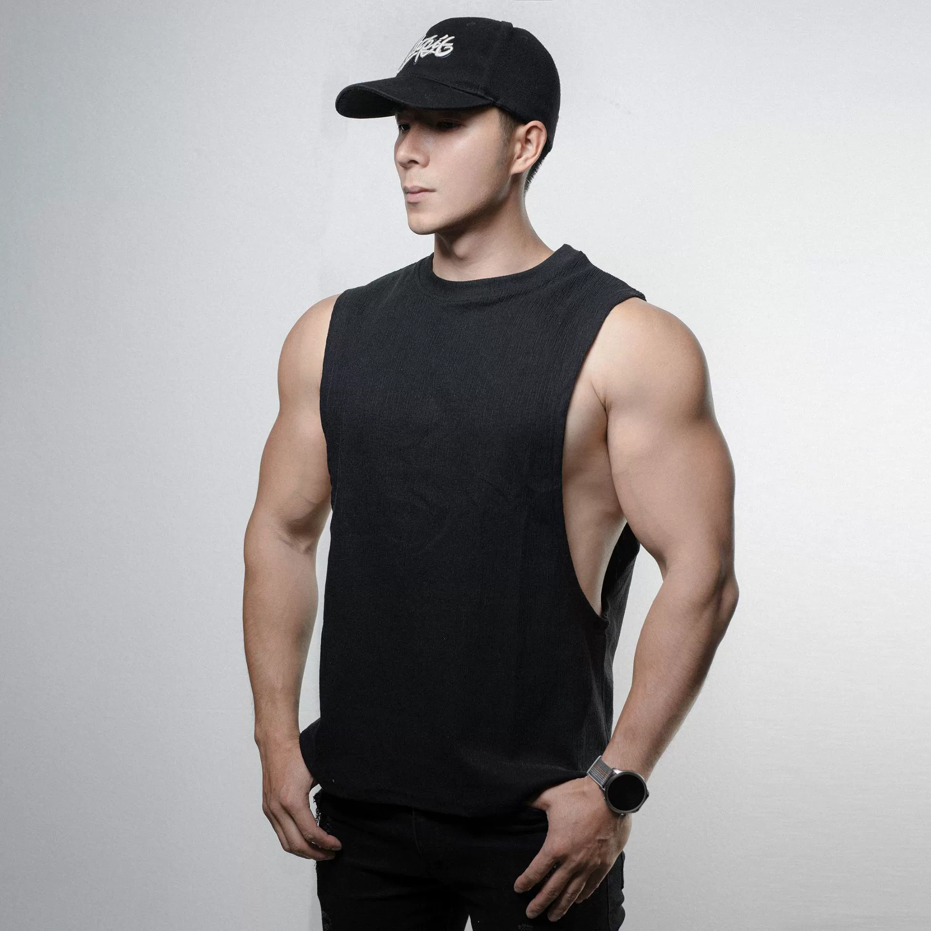 Мужской новый летний спортивный и досуговый бег, фитнес, однотонный простой высококачественный жилет без рукавов с круглым вырезом