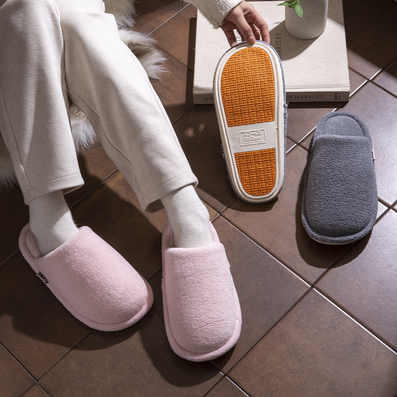 Cotton Slippers for Women in Winter Indoor Home Warm Fleece-Lined Couples Home Non-Slip Thick-Soled Furry Slippers for Men in Autumn and Winter Cotton Slippers for Women in Winter Indoor Home Warm Fleece-Lined Couples Home Non-Slip Thick-Soled Furry Slippers for Men in Autumn and Winter
