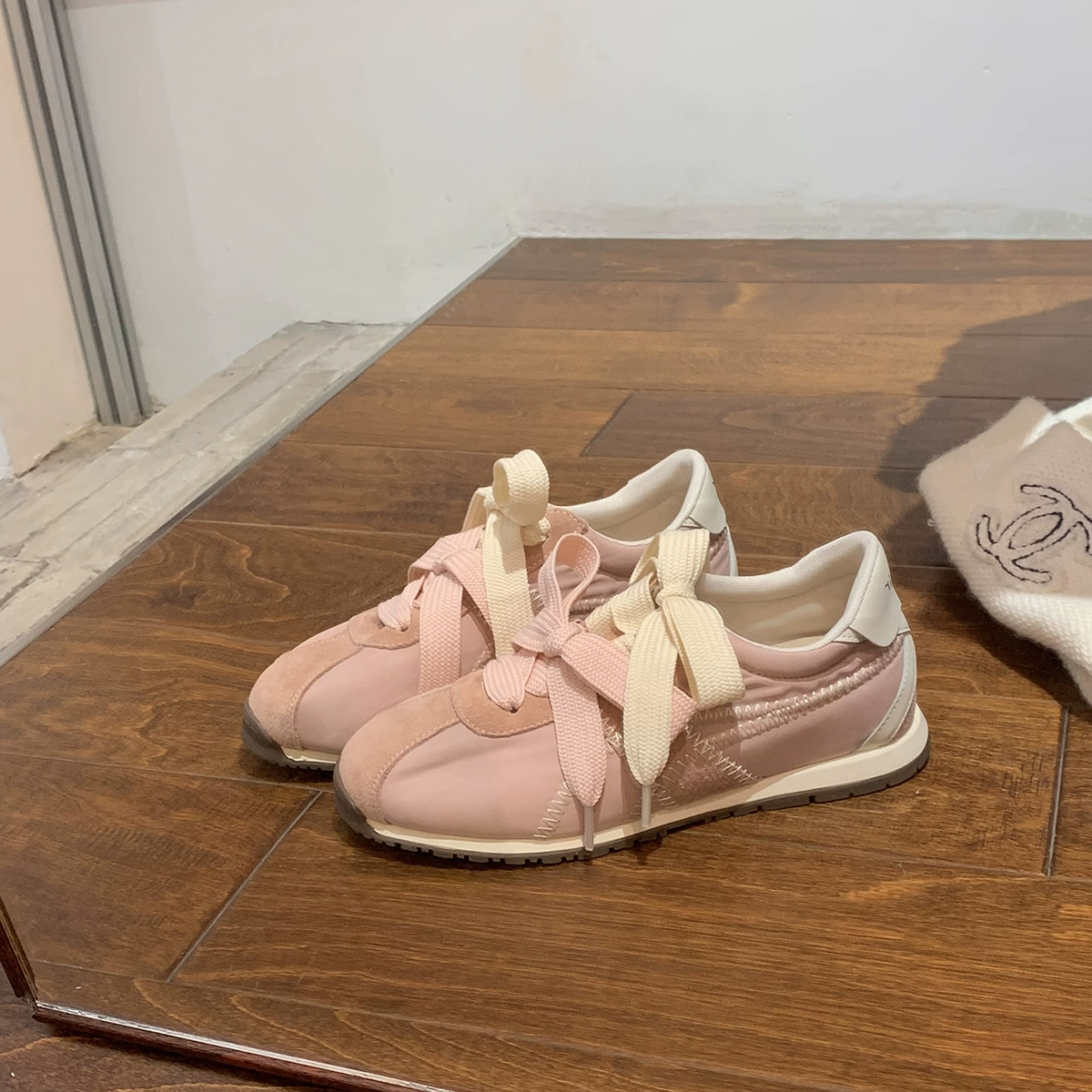 Виноградная мама из коровьей кожи