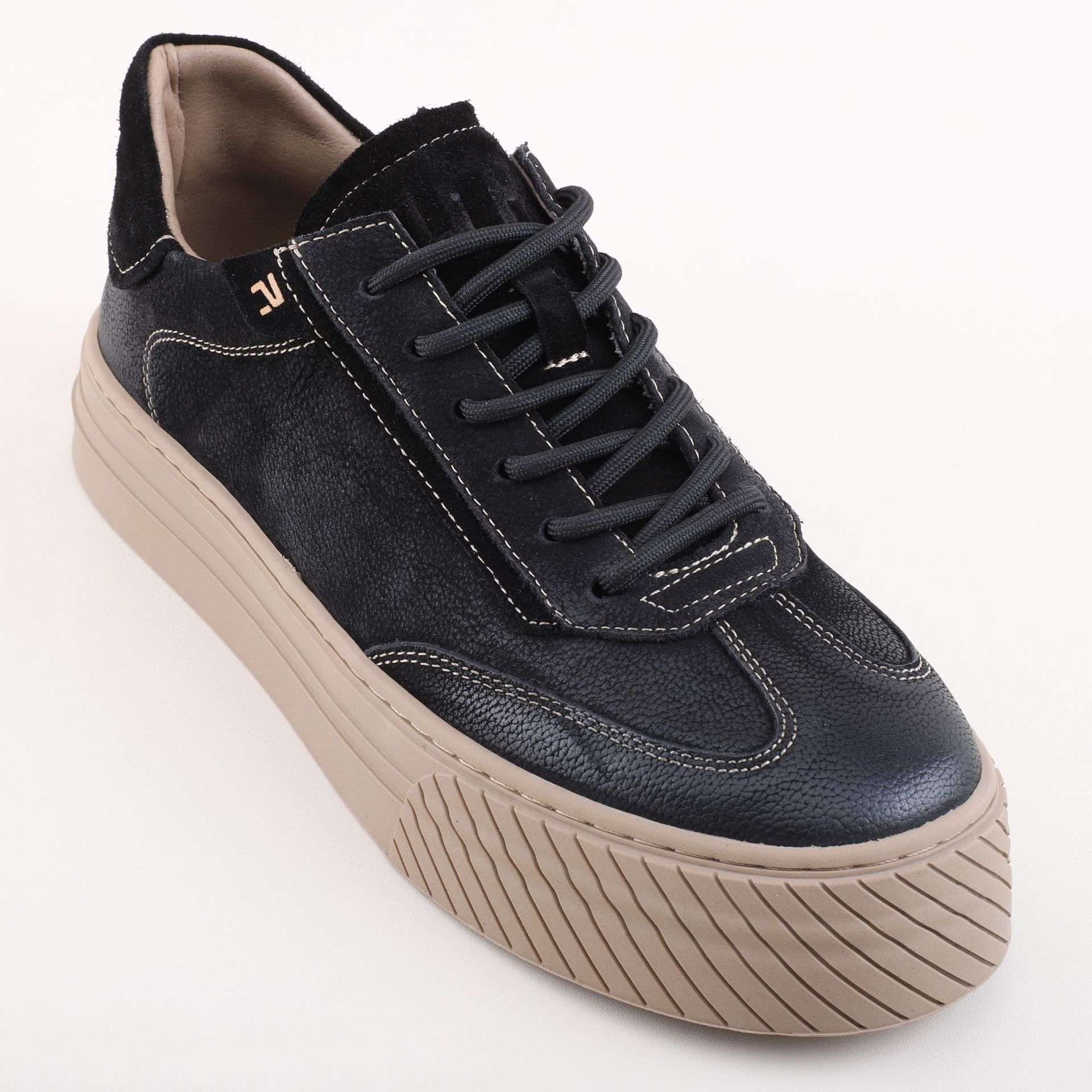 Autumn universal casual breathable sneakers