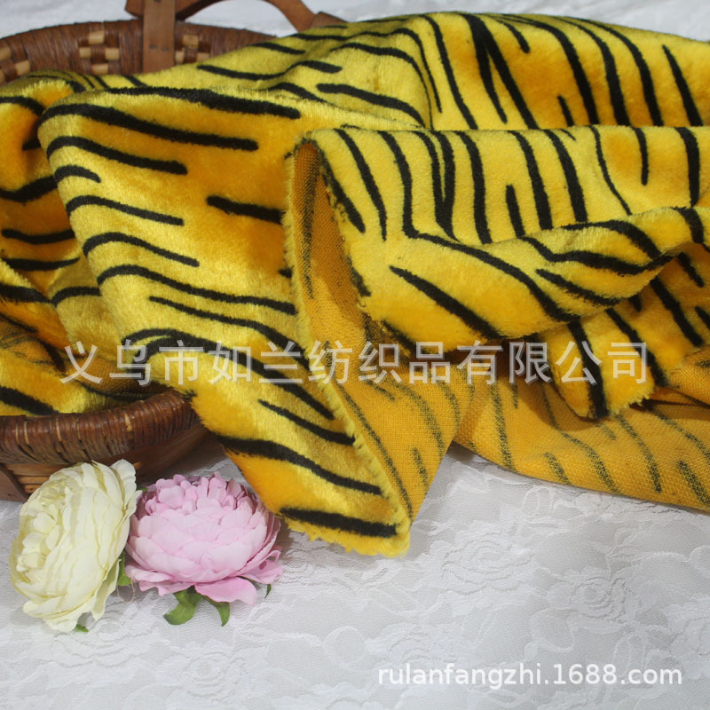 批发老虎纹毛绒布料人造毛动物纹服装面料背景布地毯沙发垫绒布