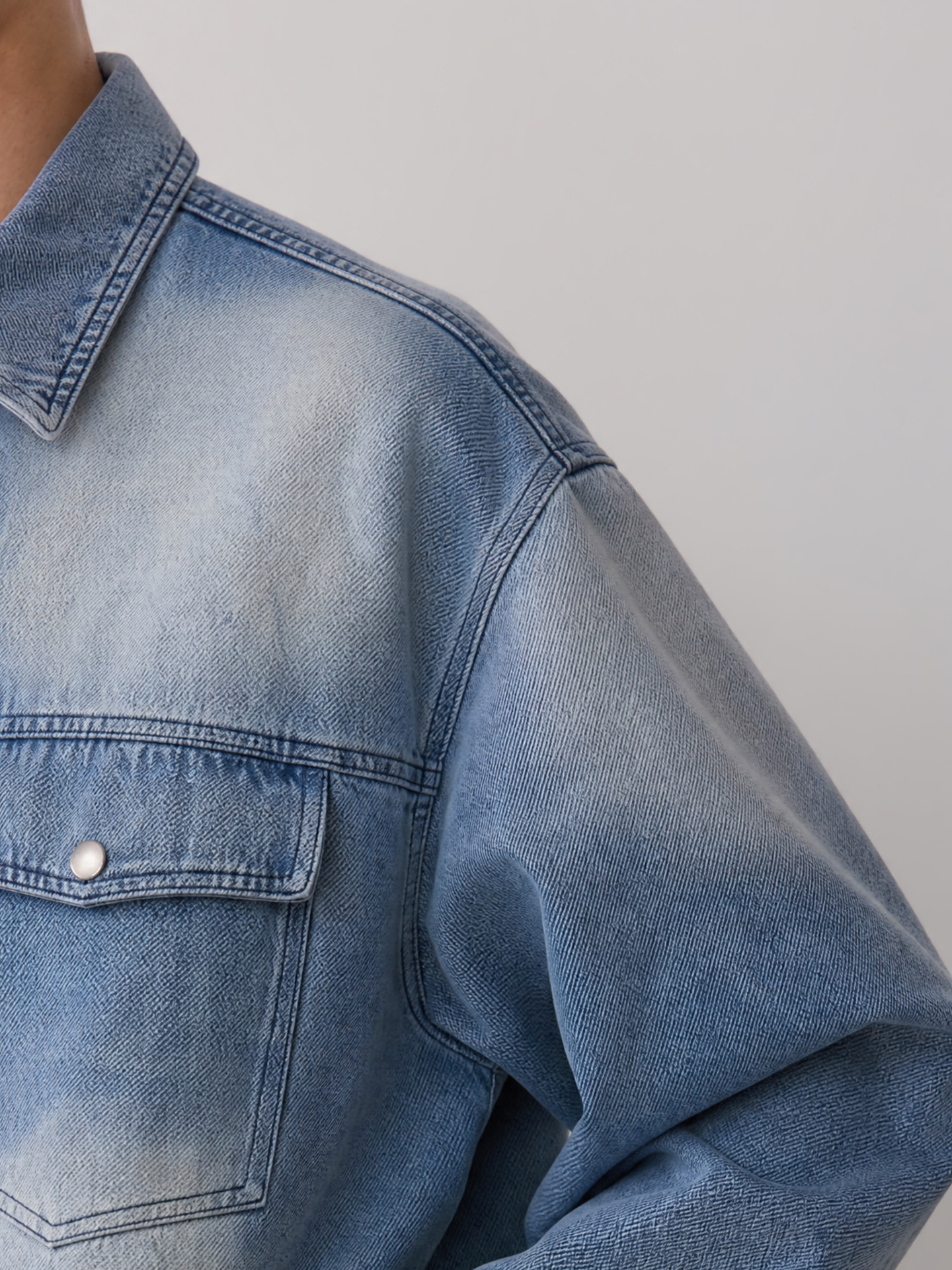 Áo sơ mi denim nam phong cách đường phố, hiệu ứng mài trắng làm cũ, hai túi ngực — Cao bồi xanh