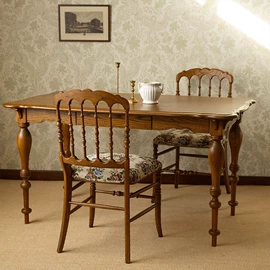 布艺沙发;实木床;书柜