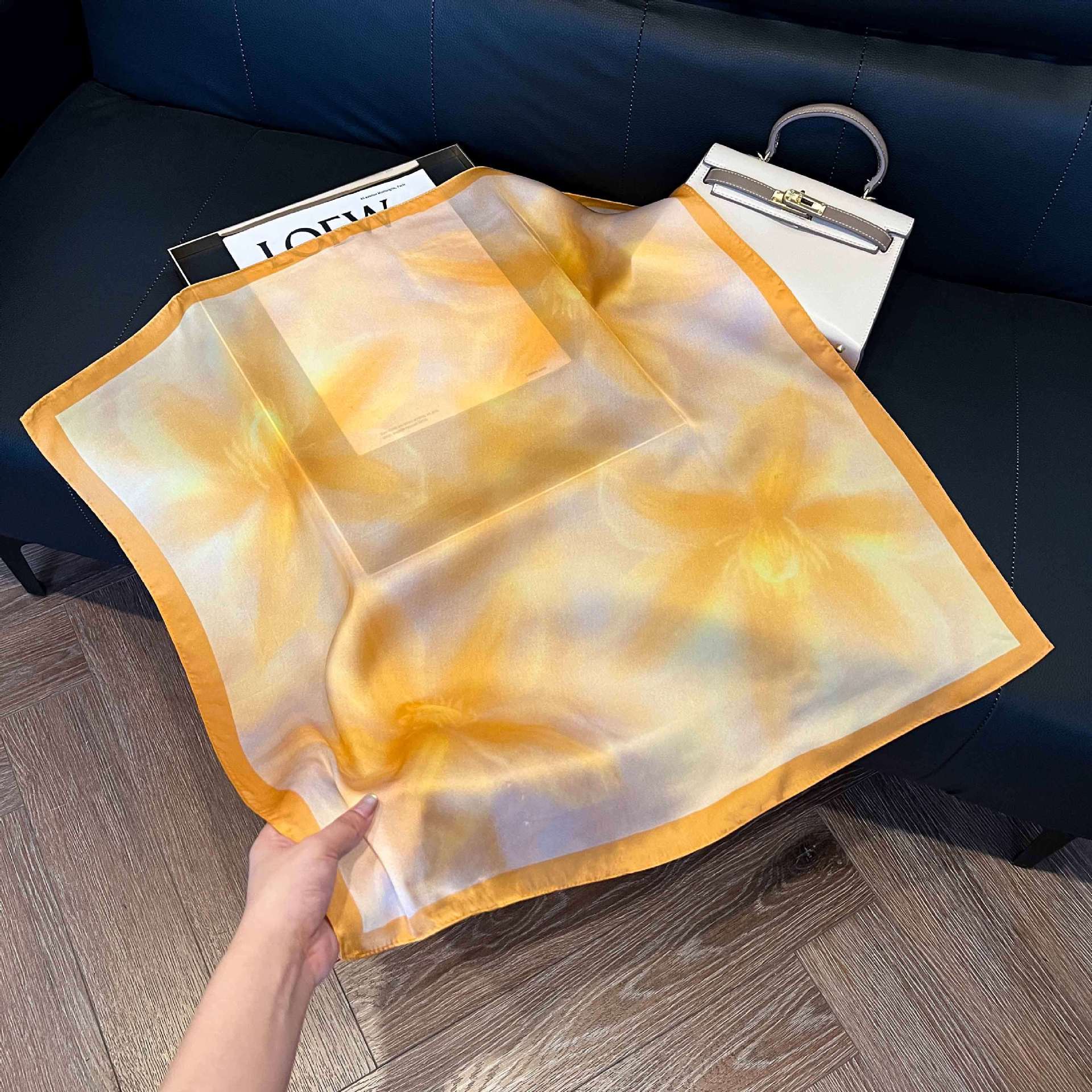 Transfronterizos nuevos bufandas de seda azul de alto nivel de seda cuadrada de simulación bufandas de moda de decoración de moda de combinación bolsa correa de pelo bufandas profesionales