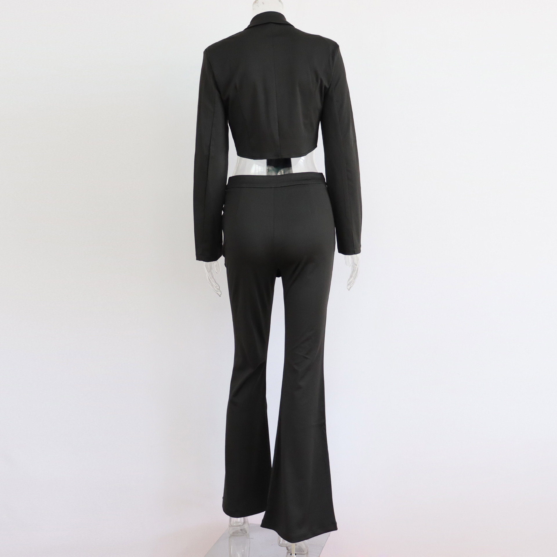 GraceChic – Europäischer und amerikanischer, sexy Schnürblazer mit langen Ärmeln, gepolsterten Schultern und eng anliegender Schlaghose – Frühjahr/Sommer 2024 (Neu)_voghion.com