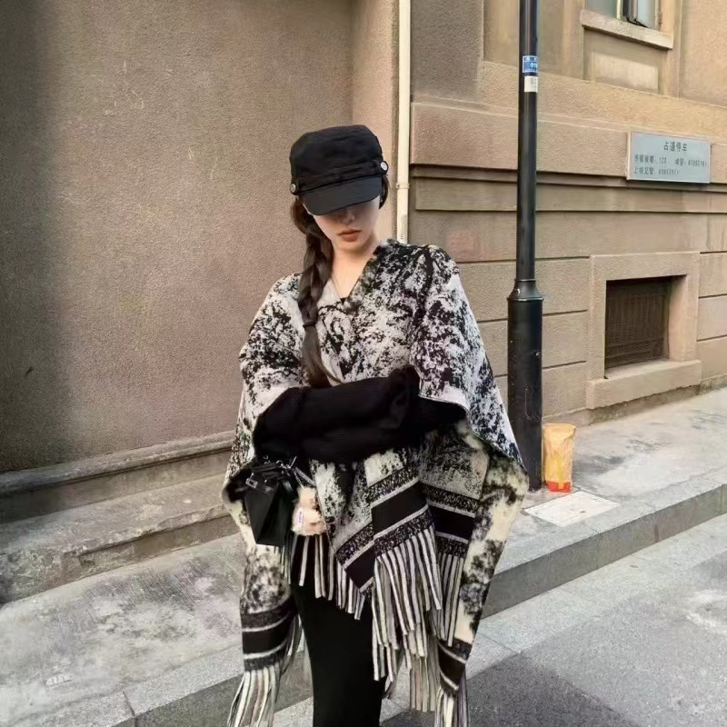 轻奢风仿羊绒提花披肩女冬季保暖双面印花山水画围巾外搭叠穿围脖|undefined