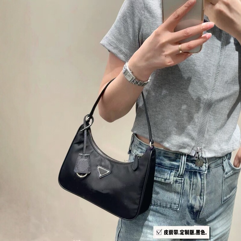 P new single original nylon hobo three-in-one chain underarm bag fashion crescent leather tote portable women's bag P new single original nylon hobo three-in-one chain underarm bag fashion crescent leather tote portable women's bag