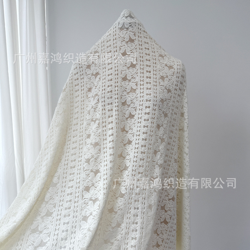 Brocade pluma hilo encaje nuevo producto de tela de alto nivel pequeño viento fragante para hacer vestido de ropa de mujer fábrica de ropa de mujer en stock