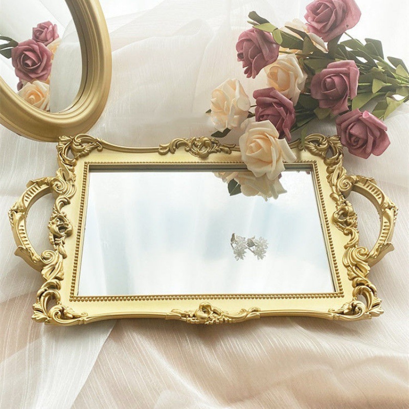 황금빛 사각 거울