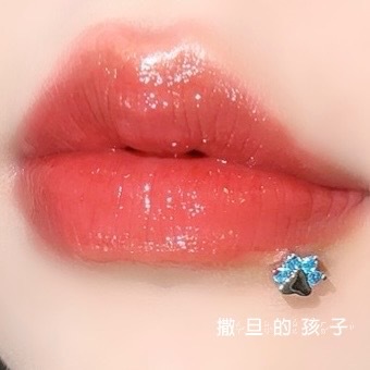Labret piercing jewelry detail image