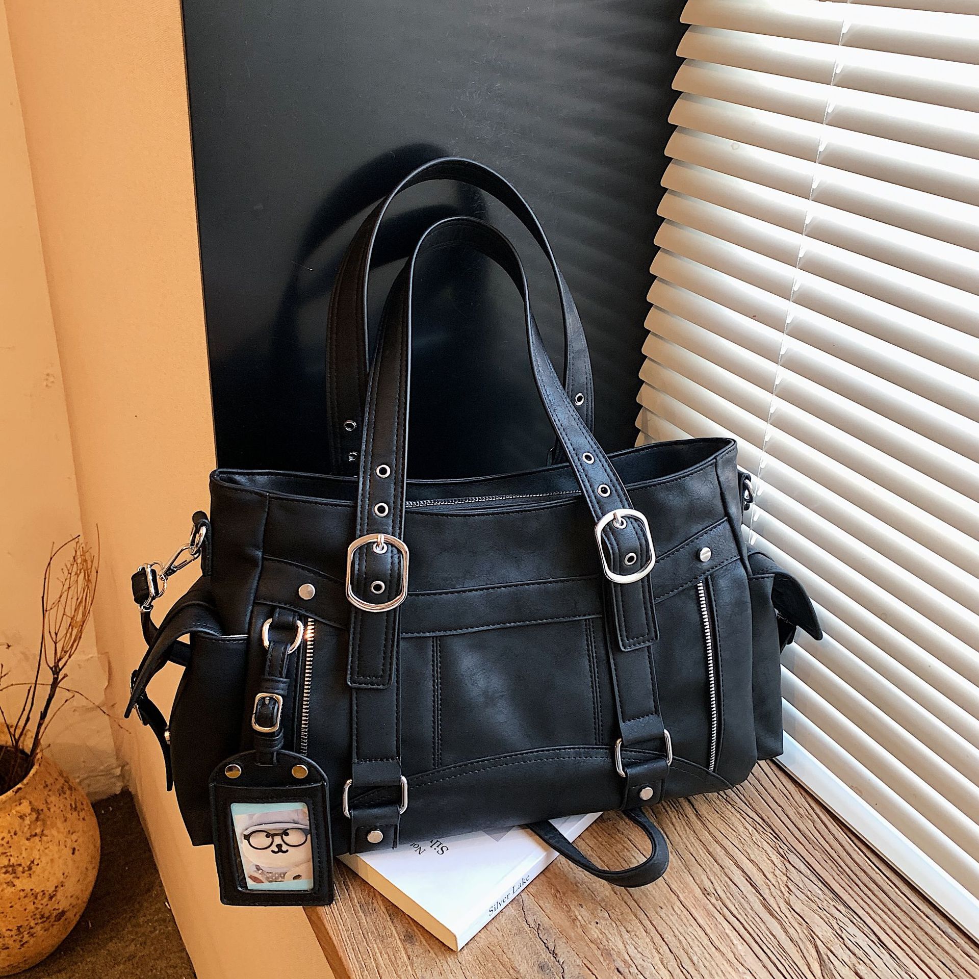 Korean Niche K-Pop Style Women's Motorcycle Bag - Black Sweet & Cool Spicy Girl Crossbody Large Capacity Tote Bag - Thumbnail 8