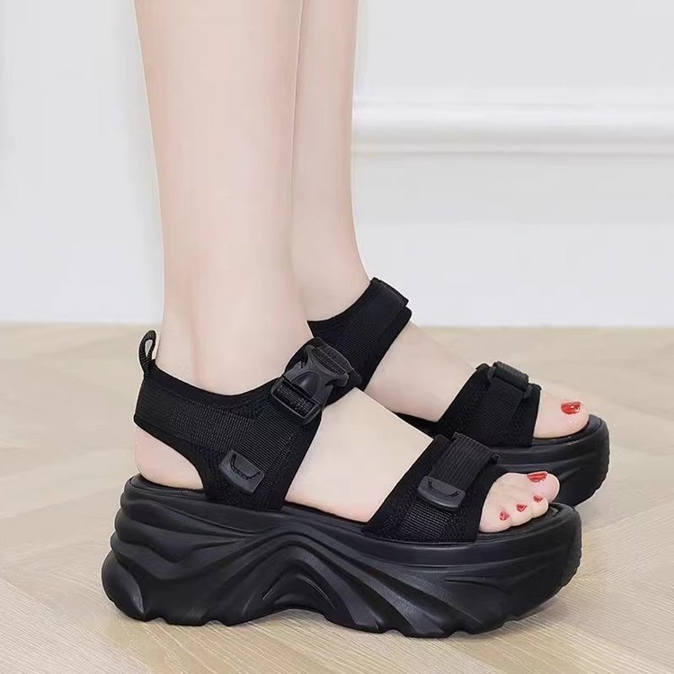 Red famoso padre sandalias mujeres 2026 verano nuevo estilo para salir anti-deslizante fondo grueso muffin zapatos deportivos de playa de estudiantes