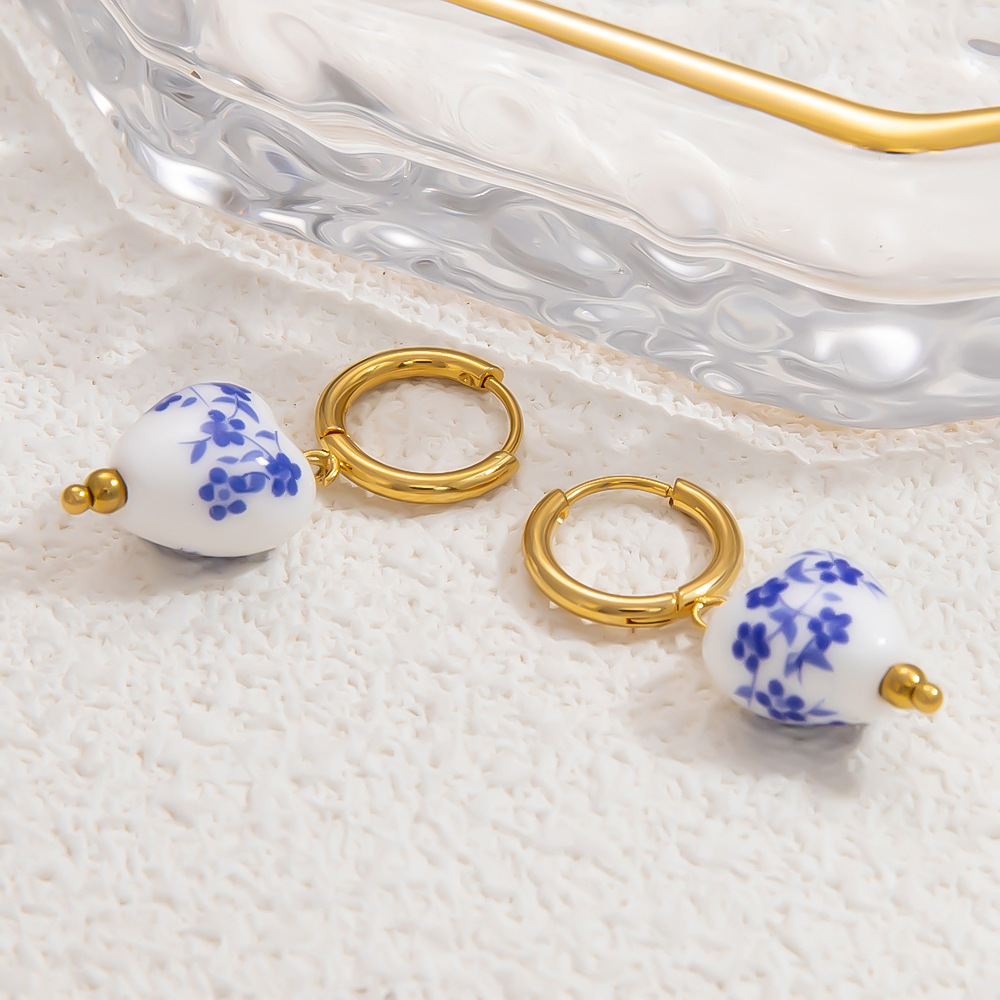 PVD Coated Stainless Steel Pendants Heart Shape 304 Stainless Steel Hip-Hop Vintage Style Waterproof Non Tarnish Earrings Necklace display picture 10