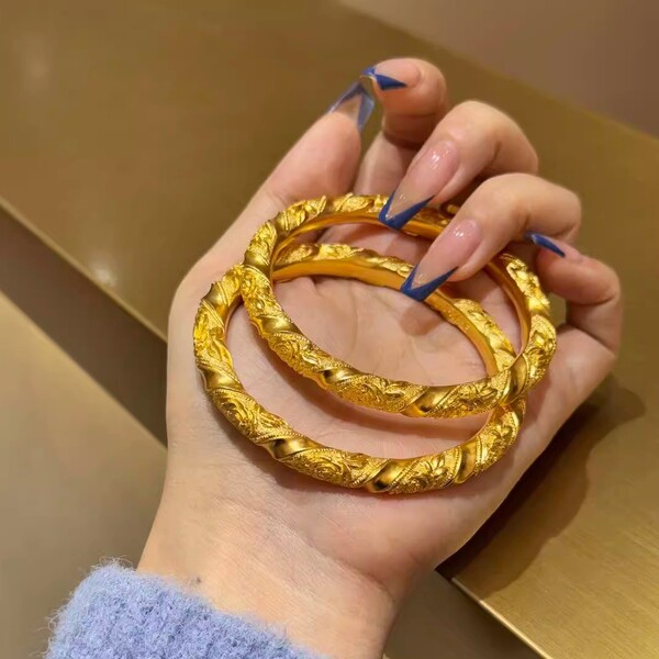 Golden women's bracelet