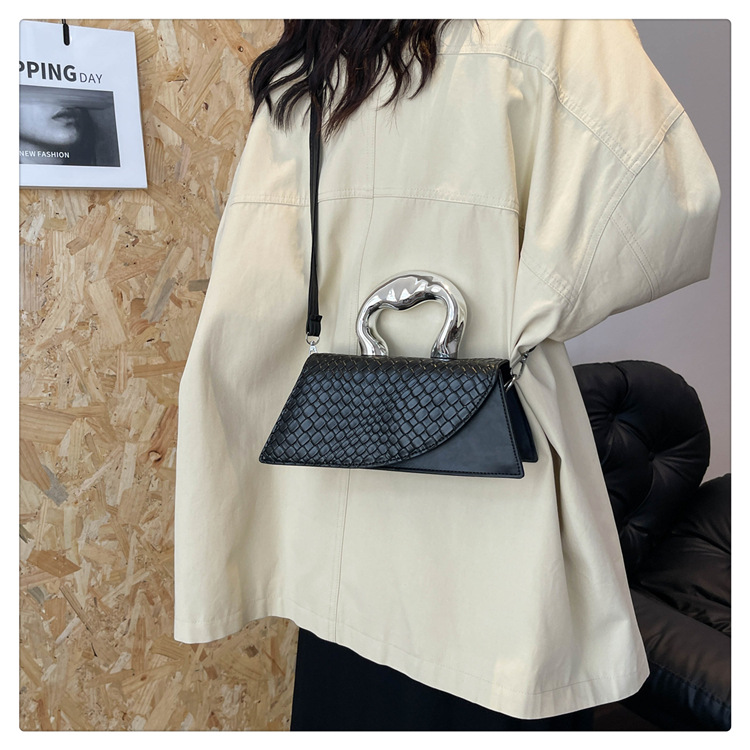 Crocodile patterned handbag for women 2024 new high-end niche design, personalized single shoulder crossbody square bag_voghion.com