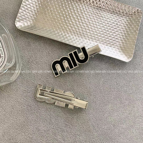 Meiqiu Li super gentle letter Miu hair clip, fashionable trendy exquisite versatile internet-famous geometric duckbill clip hair accessory for women