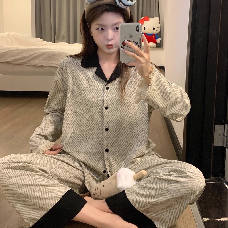 25-Year-Old Women's Spring and Autumn Pajamas, Long-Sleeve Fashion Soft Comfortable Two-Piece Autumn and Winter Loungewear Set Suitable for Outdoor Wear
