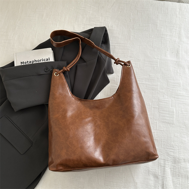 Bolso de hombro de gran capacidad de cuero blando de invierno 2024 nuevo estilo versátil bolso de brazo bolso de moda bolso especial para mujeres